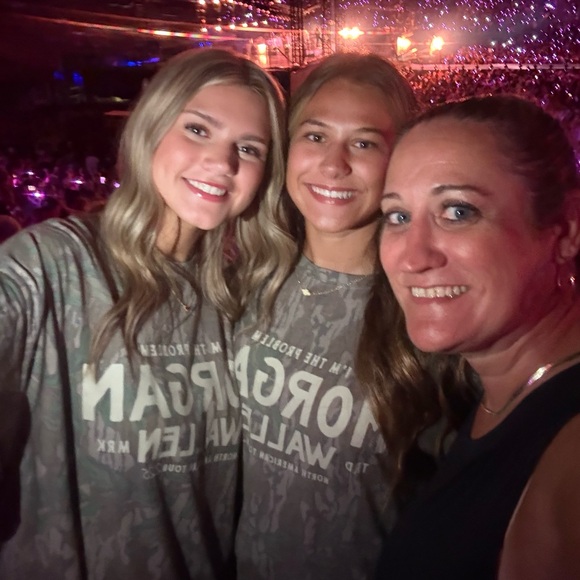 Live Shows and Share - We are LIVE!! - Picture 6 of 14